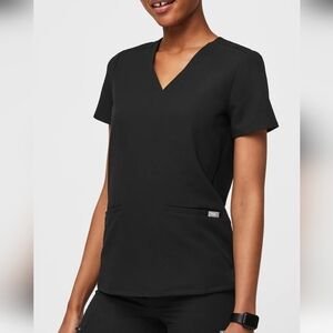 FIGS Tech Collection Womens Casma Scrub Top and Livingston Scrub Shirt sz M